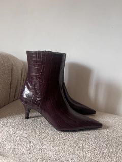 Botineta LUPE Croco Malbec - KENDRA