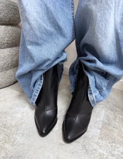 Botineta SAPHIRA Black en internet