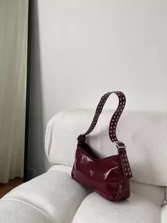 Cartera DERBY Charol Cherry Oulet - KENDRA