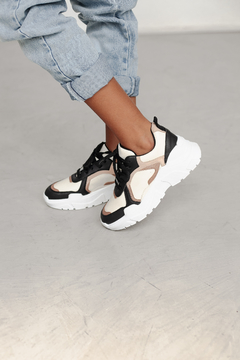 Sneaker BECCA Nude Negro - KENDRA
