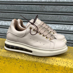 QUEEN SPACE ARENA en internet