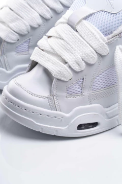 EQUIS TRIPLE WHITE
