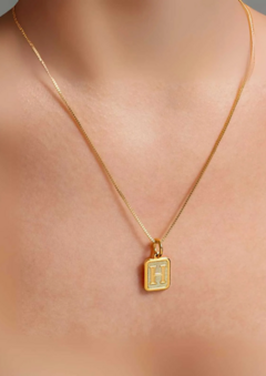 colar inicial medal - comprar online