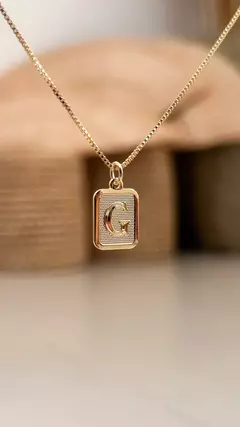 colar inicial medal - Shop Evaristo