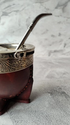 MATE IMPERIAL Y TAPA ANTI VIENTO DE ALPACA SINCELADA ,DE CALABAZA Y CUERO +BOMBILLA PICO DE LORO DE ACERO INOXIDABLE+BLEND DE YERBA DE REGALO ! - comprar online