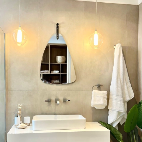 Espejo Colgar Cuero Love Rio Negro 45x66 - Reflejar - comprar online