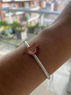 Charm Mano de Paz - comprar online