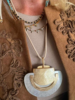 Collar Hendry en internet