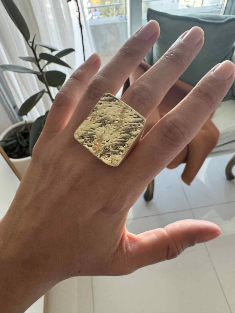 Anillo cuadrado extensible dorado