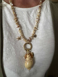 Collar con caracol - buy online