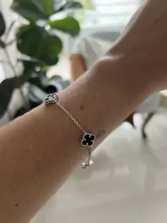 Pulsera tres treboles negra
