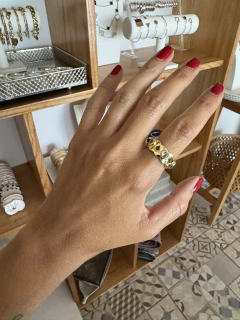 Anillo acero con corazones gold - comprar online