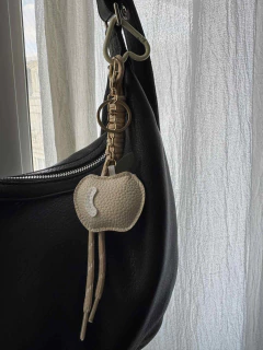 Charm para cartera manzana - comprar online