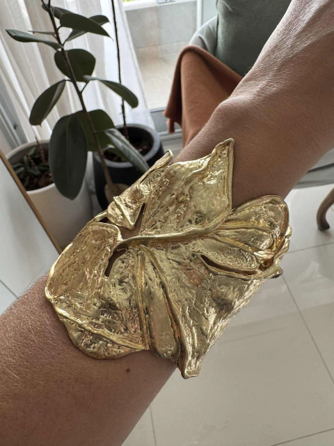 Brazalete Floral dorado