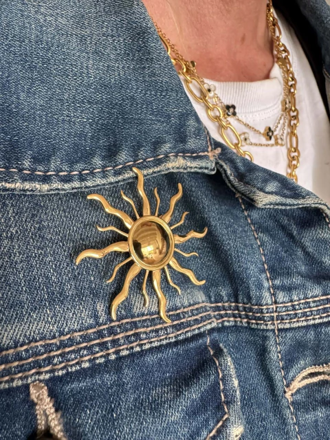 Prendedor Sol grande acero gold