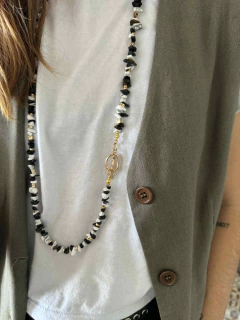 Corbatero Blanco y negro en internet