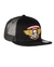 Boné trucker preto da Powell Peralta com estampa de caveira e asas amarelas.
