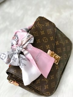 Lenço de seda fino Louis V. Rosa - Pigmeu Store