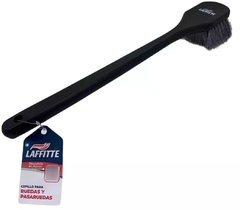 Cepillo pasarruedas negro mango largo