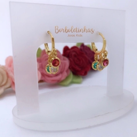 Brinco infantil argola banhado a ouro 18k com três pontos de luz em zircônia colorida 