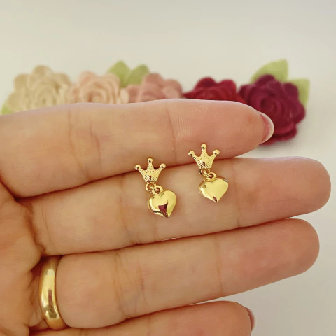 Brinco Infantil Pendurado Coroa com Coração Banhado a Ouro18k - comprar online