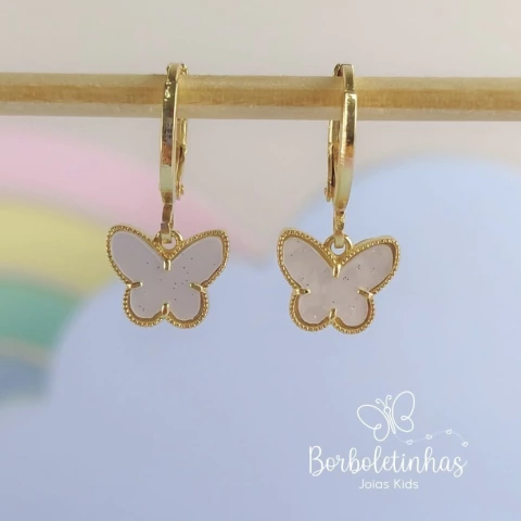 Brinco Infantil Argolinha Borboleta Branca Banhado a Ouro 18K – Hipoalergênico