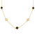 Colar Trevo banhado a ouro 18K com pingentes em forma de trevo nas cores preto e branco.