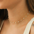 Choker Coração Pérola banhado a ouro 18K com pequenas pérolas ao longo do colar.