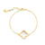 Pulseira Trevo Cristal banhada a ouro 18K, destacando o design delicado e elegante.