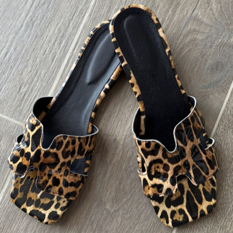 SANDALIA CHATA CELINA PRINT CHAROL - comprar online