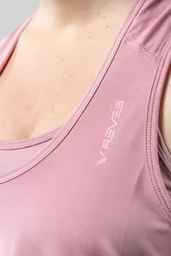 MUSCULOSA TRAINING KELLY REVES ROSA en internet