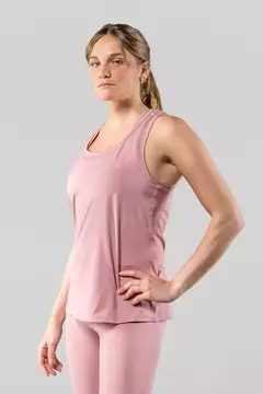 MUSCULOSA TRAINING COURTNEY REVES ROSA en internet