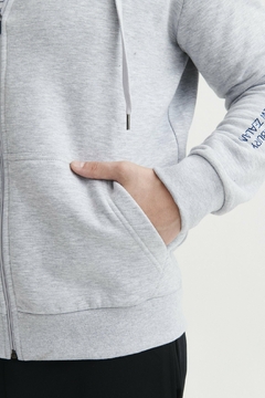 BUZO CAMPERA FRISA ESTAMPADA CANTERBURY 2025 GRIS - In Goal Tienda