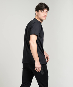 REMERA DE ALGODON CANTERBURY NEGRA PRINTED en internet