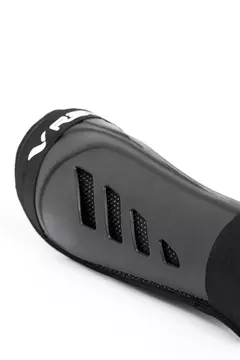 CANILLERAS ANATÓMICAS PRO NEGRA REVES - In Goal Tienda