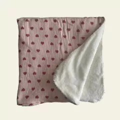 Manta reversible Corazón + corderito (base rosa)