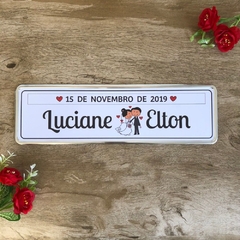 PLACA CASAMENTO CARRO DOS NOIVOS METAL ADESIVADO