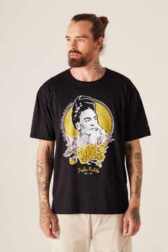 T-shirt Masculina Frida Flowers
