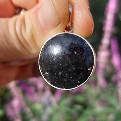 Dije con nuumita en Plata 925