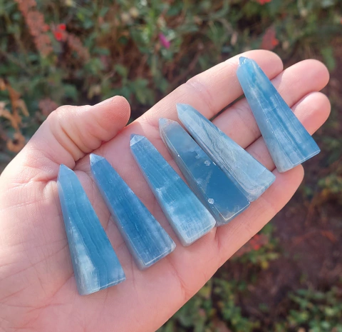 Obelisco Mini de Ónix Cielo