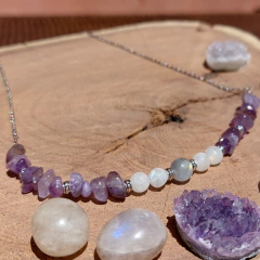 Collar Maga Violeta en internet