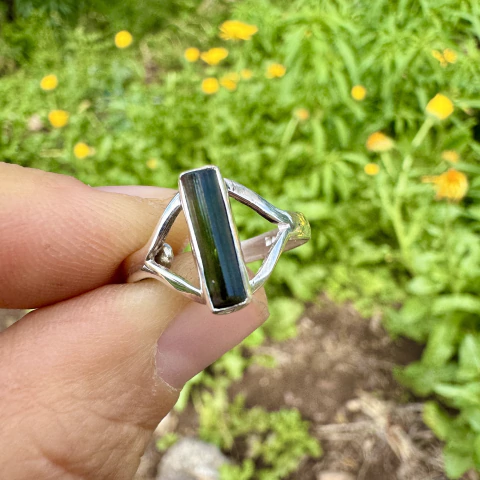 Anillo regulable de Turmalina verde en plata 925 - comprar online