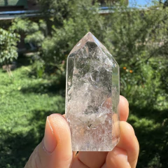 Punta de Cuarzo Chamánico con base - comprar online