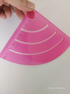 Imagem do Régua curva e caixa de leite