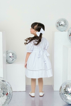 Vestido infantil bordado com laço de cabelo branco ano novo - Flor e Liz Boutique