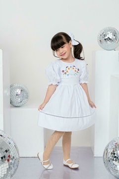 Vestido infantil bordado com laço de cabelo branco ano novo