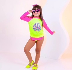 Conjunto camisa UV + calcinha neon na internet