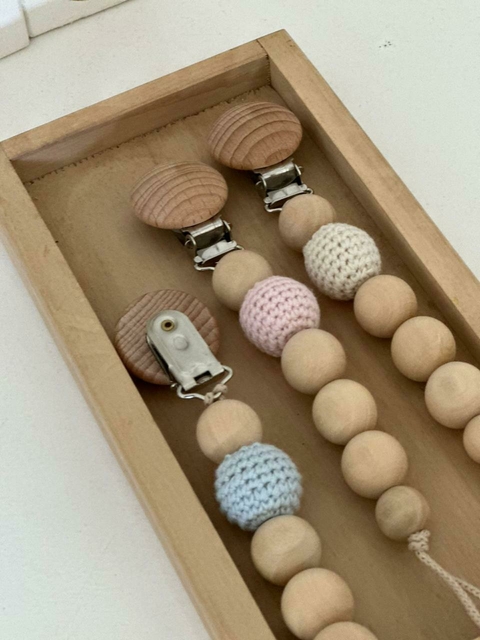 Portachupete cuentas madera