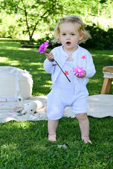 Conjunto jardinero y cardigan