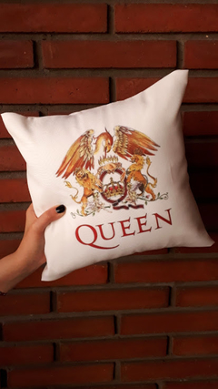 ALMOHADÓN ROCK - LOGO QUEEN